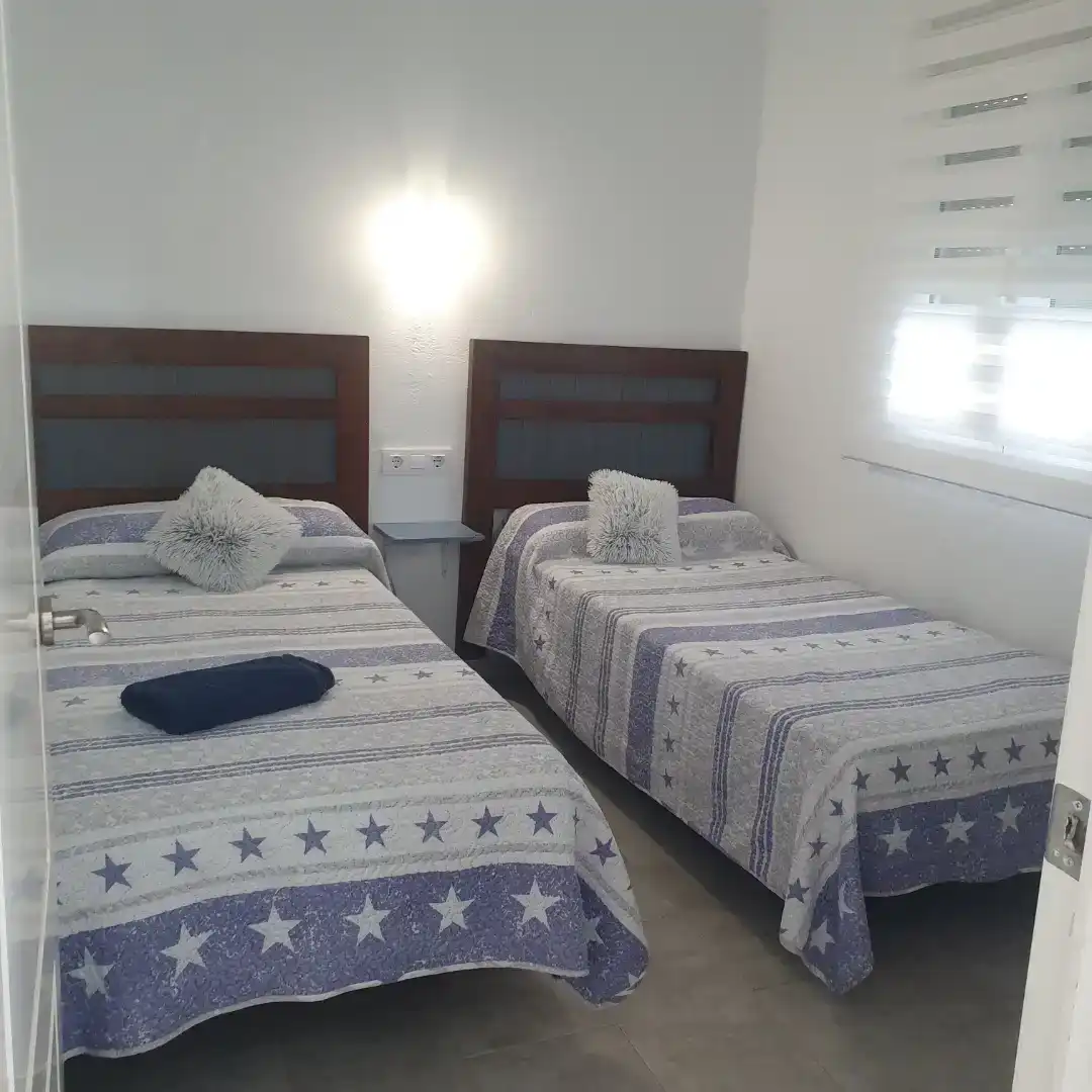 Dormitori de Pis de lloguer en Conil de la Frontera amb Aire condicionat, Jardí privat i Piscina