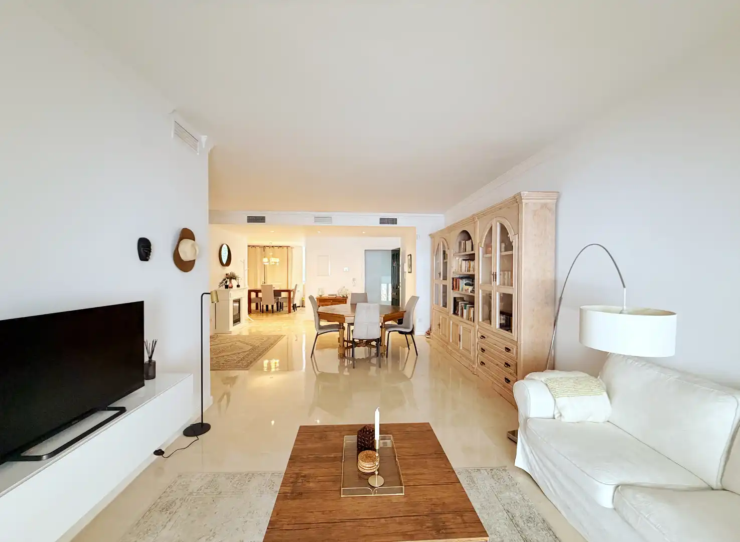 Sala de estar de Piso de alquiler en Benahavís con Aire acondicionado, Calefacción y Terraza