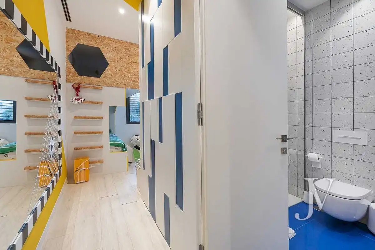 Houses for sale in Madrid  with Air Conditioner, Heating and Private garden