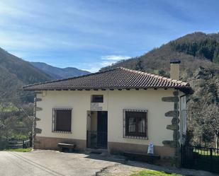 Vista exterior de Casa o xalet en venda en Camaleño amb Calefacció i Terrassa