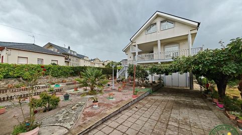 Se vende amplísimo chalet con terreno en Cacabelos, imagen 4