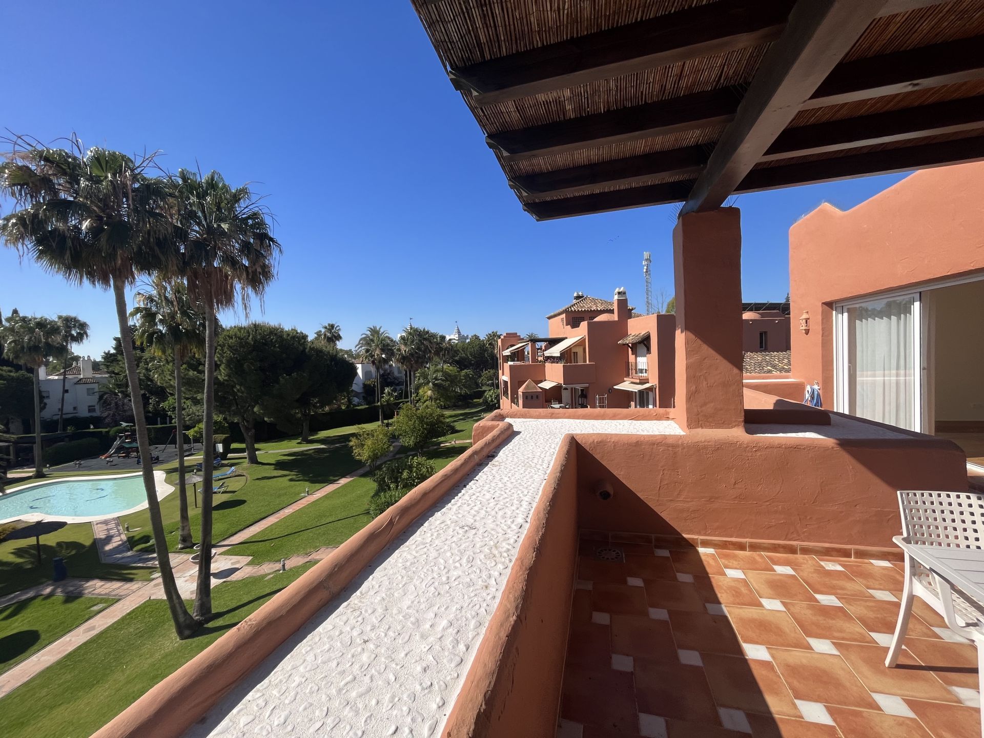 Vista exterior de Piso en venta en Estepona con Aire acondicionado, Calefacción y Jardín privado