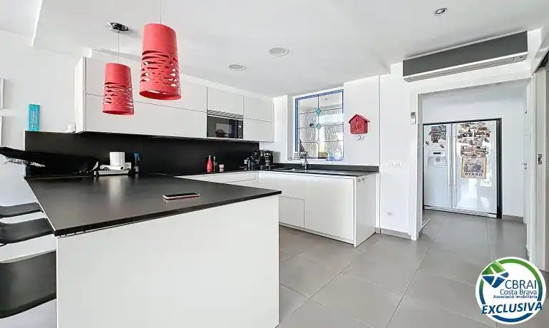 Casa con piscina en venta en Carrer Llobregat, imagen 6