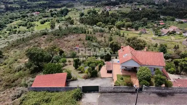 Casa o xalet en venda en As Neves   amb Calefacció, Jardí privat i Parquet
