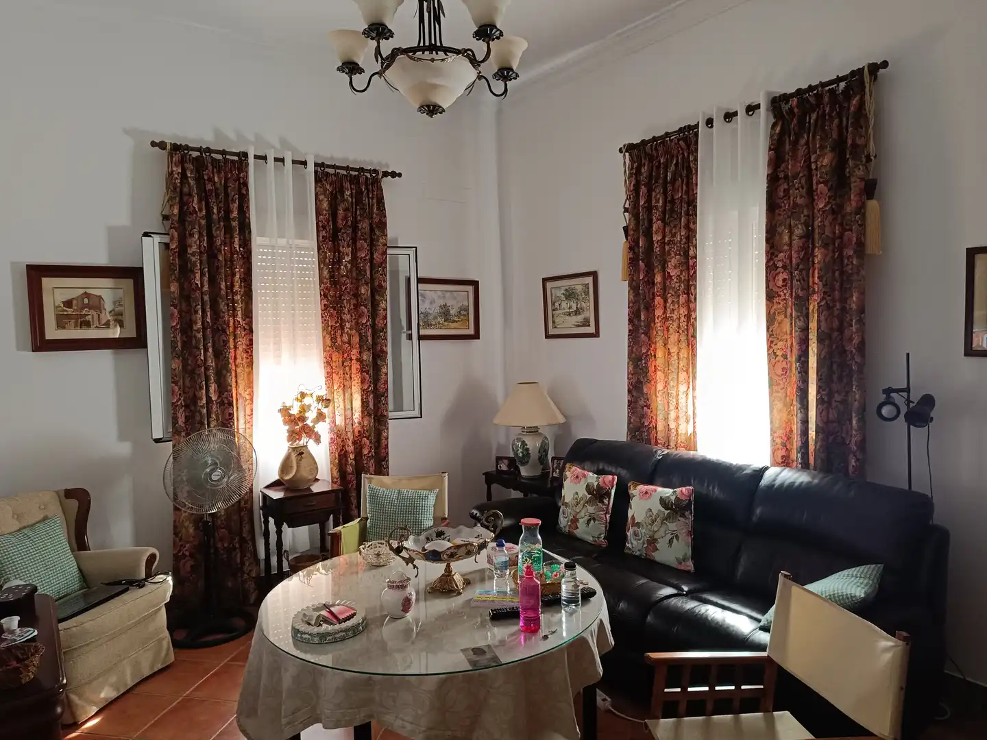 Sala d'estar de Casa o xalet en venda en Carmona amb Aire condicionat, Jardí privat i Terrassa