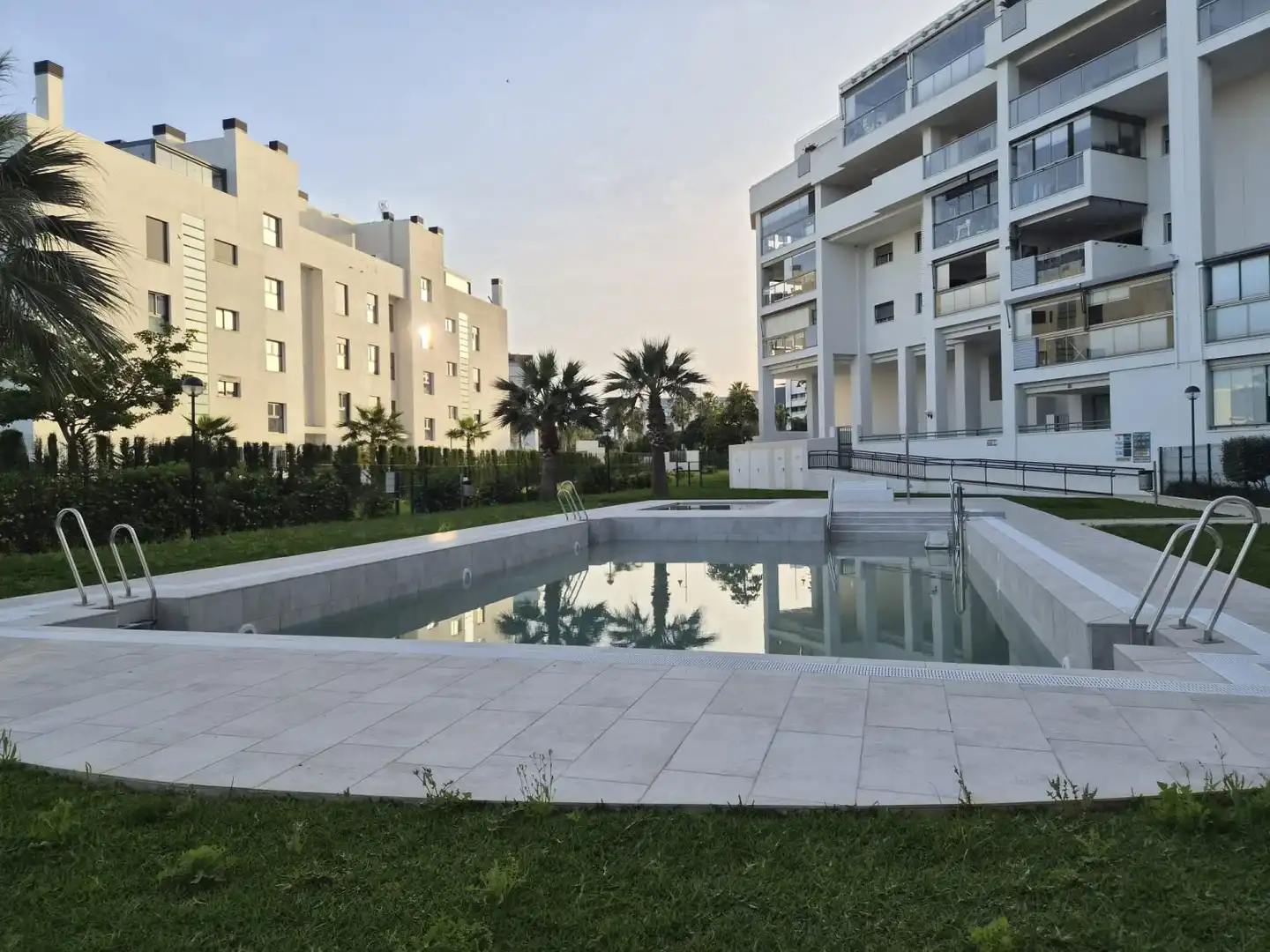 Piscina de Pis en venda en Torremolinos amb Aire condicionat, Calefacció i Terrassa