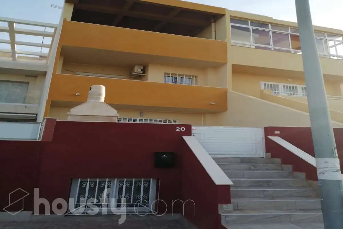 Vista exterior de Casa adosada de lloguer en Torrevieja amb Aire condicionat, Terrassa i Traster