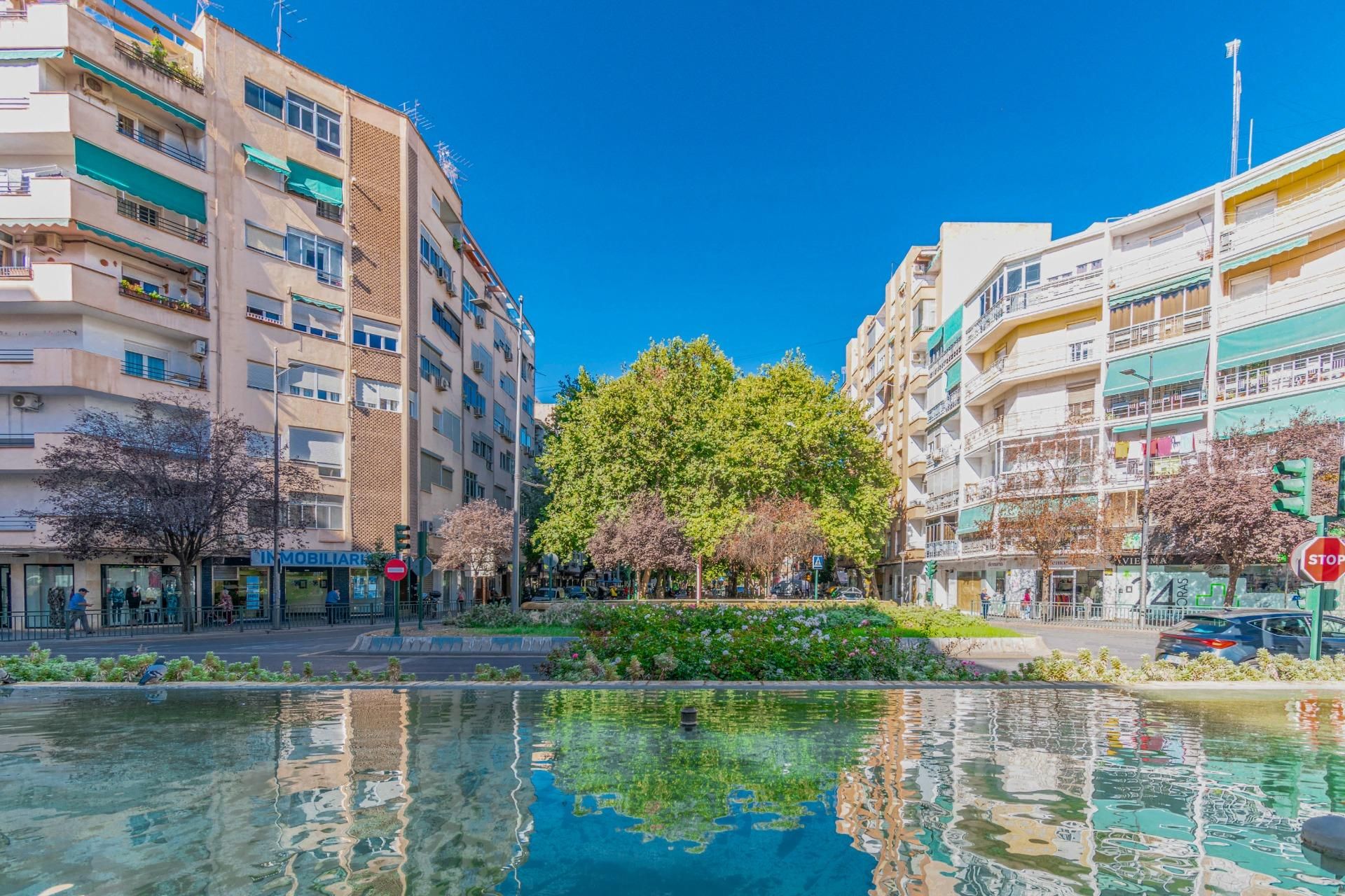 Exterior view of Flat for sale in  Granada Capital