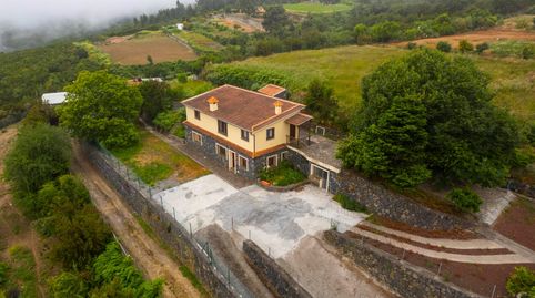 Casa amplia con jardín, chimenea, estudio y aparcamiento para 6 coches