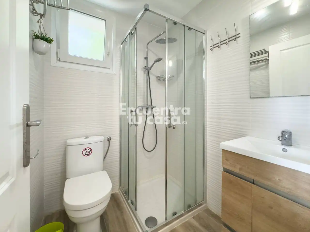 Badezimmer von Haus oder Chalet zum Verkauf in Hendaye mit Heizung, Privatgarten und Terrasse
