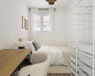 Dormitori de Apartament per a compartir en  Barcelona Capital amb Forn, Rentadora i Microones