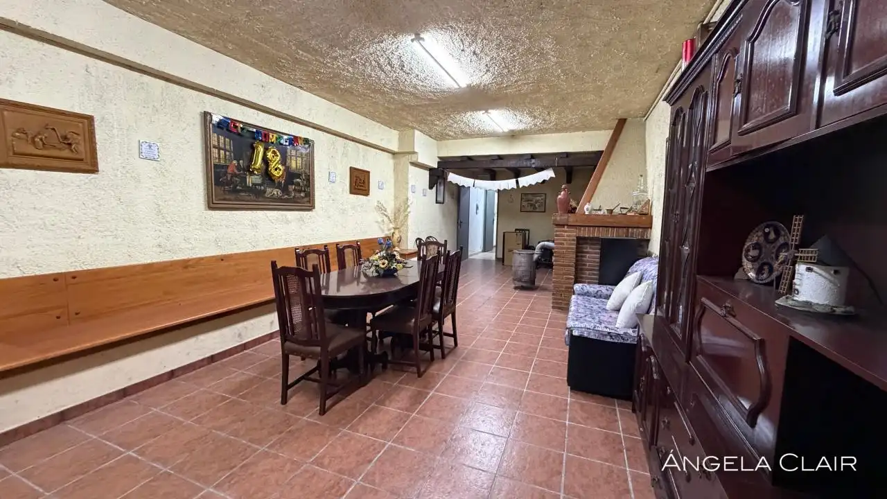 Casa o chalet en venta en Sant Boi de Llobregat con Calefacción, Terraza y Trastero