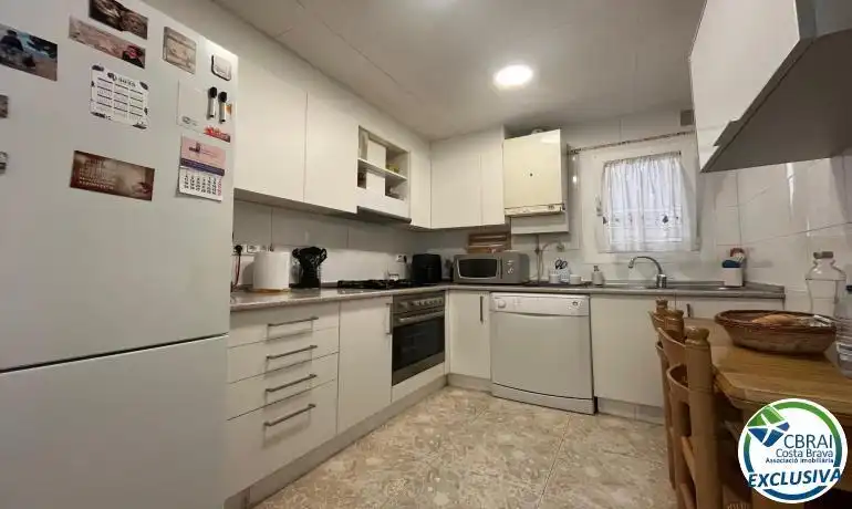 Kitchen of Flat for sale in Roses  with Heating, Terrace and Furnished