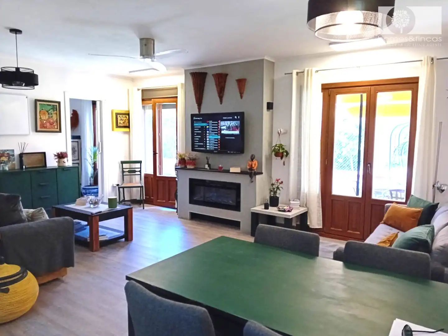 Wohnzimmer von Wohnung zum Verkauf in Ayamonte mit Klimaanlage, Privatgarten und Möbliert