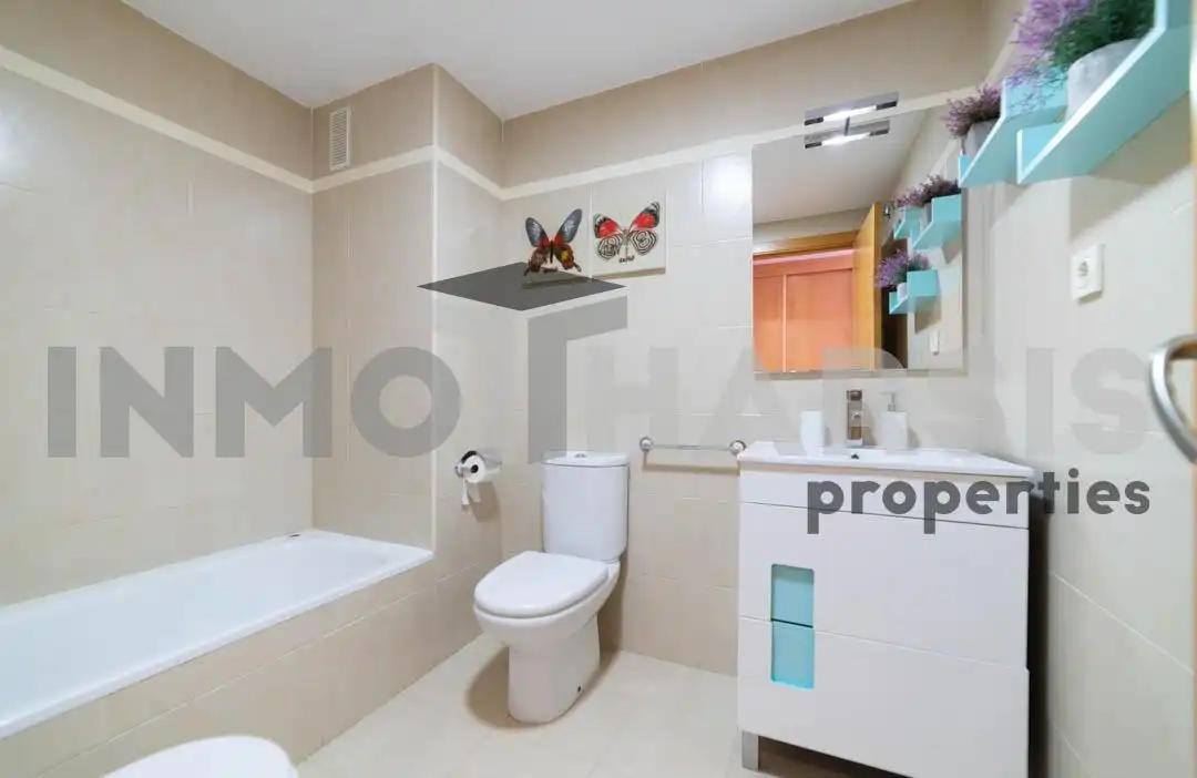 Bathroom of Flat for sale in Almería  with Air Conditioner, Heating and Private garden