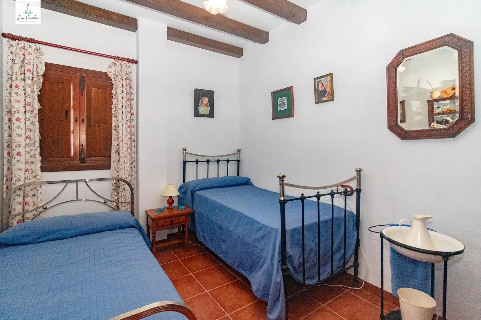 Dormitori de Casa adosada en venda en Archidona amb Jardí privat i Moblat