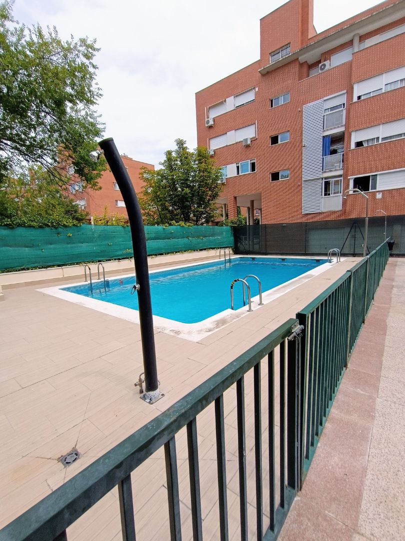 Swimming pool of Duplex for sale in Torrejón de Ardoz  with Air Conditioner, Heating and Terrace