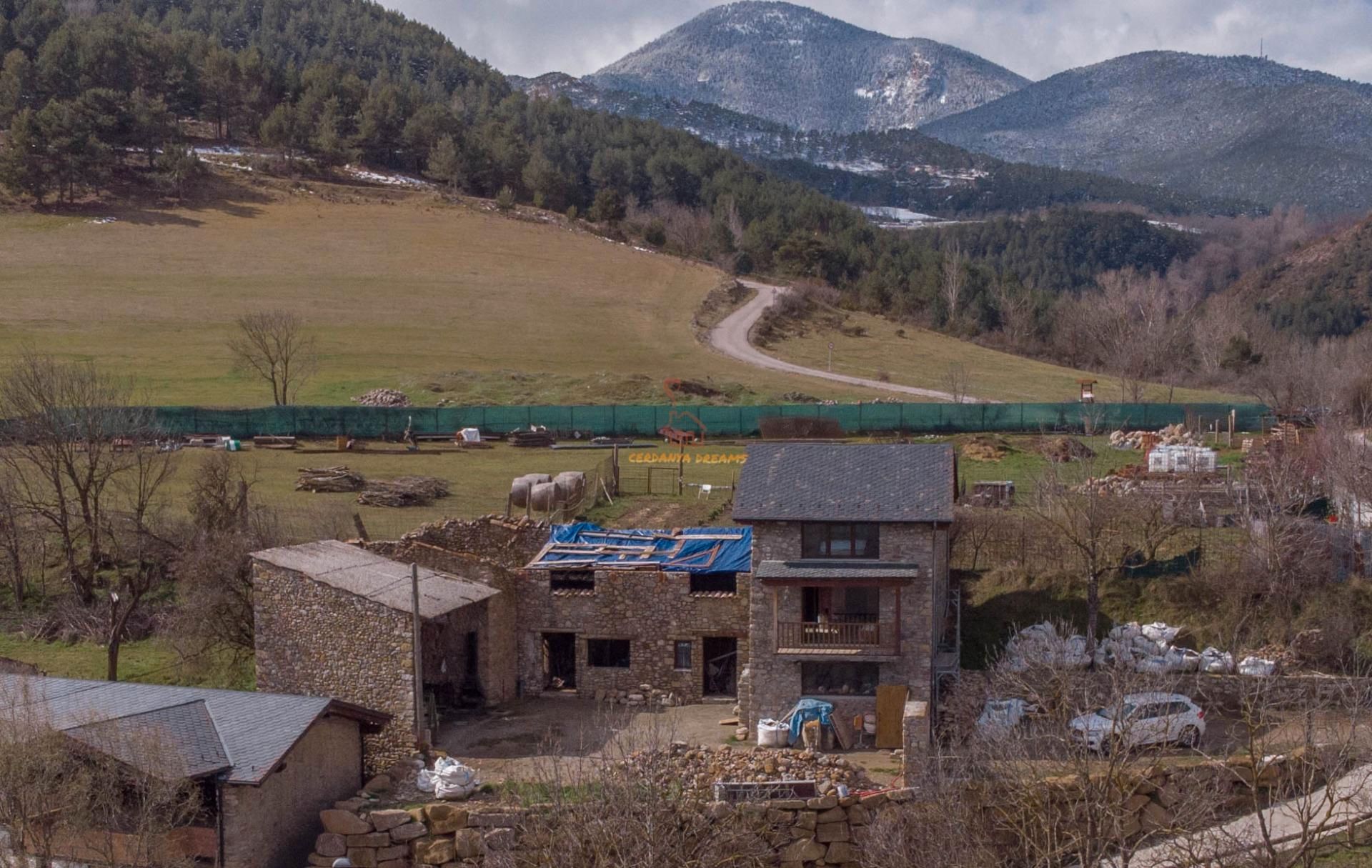Vista exterior de Casa o xalet en venda en Bellver de Cerdanya amb Jardí privat, Traster i Balcó