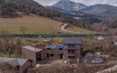 Vista exterior de Casa o xalet en venda en Bellver de Cerdanya amb Jardí privat, Traster i Balcó