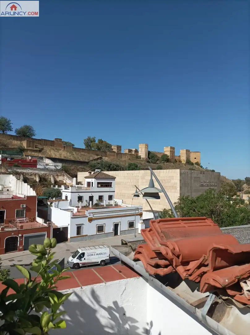 Vista exterior de Casa o xalet en venda en Alcalá de Guadaira amb Aire condicionat, Calefacció i Terrassa