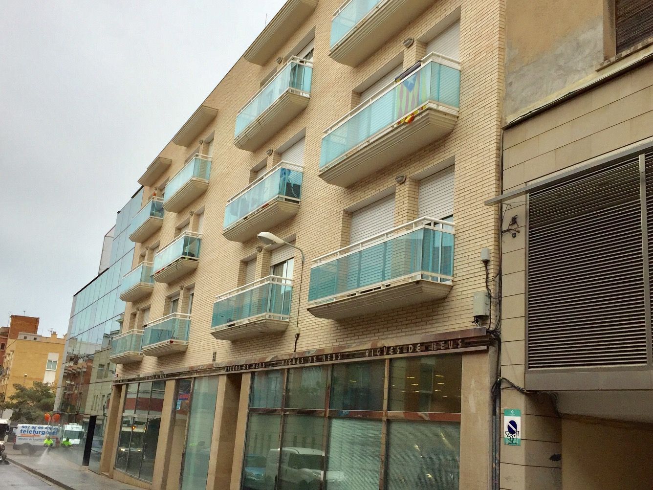 Vista exterior de Edificio en venta en Reus