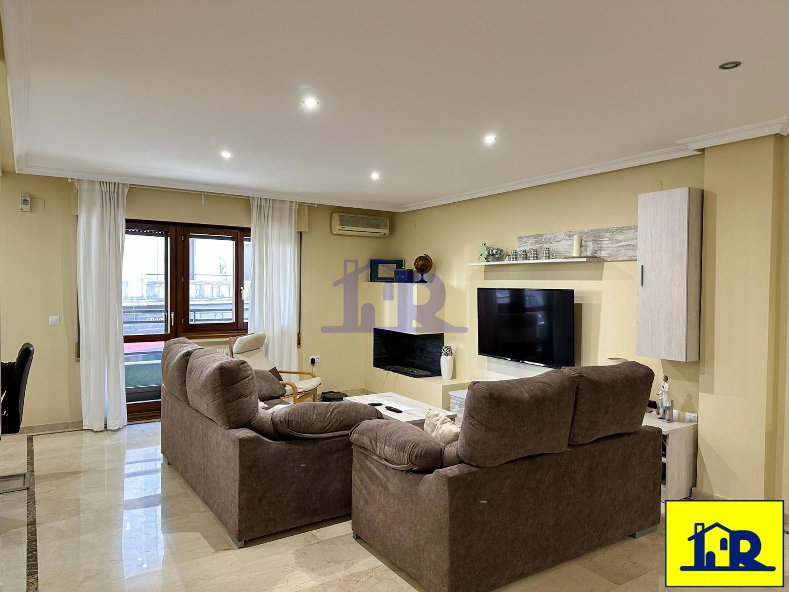 Living room of Flat for sale in Cuenca Capital  with Air Conditioner, Heating and Terrace