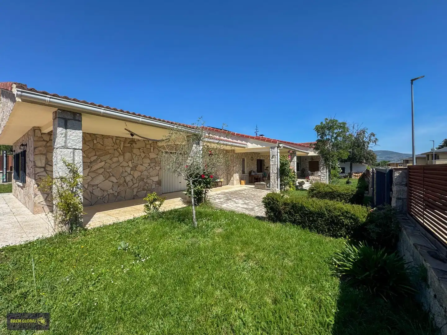 Vista exterior de Casa o chalet en venta en Buitrago del Lozoya con Calefacción, Jardín privado y Terraza