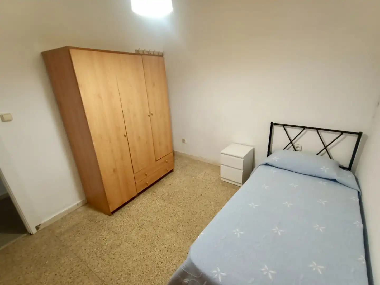 Bedroom of Flat for rent in Granada  with Parquet flooring, Terrace and Furnished