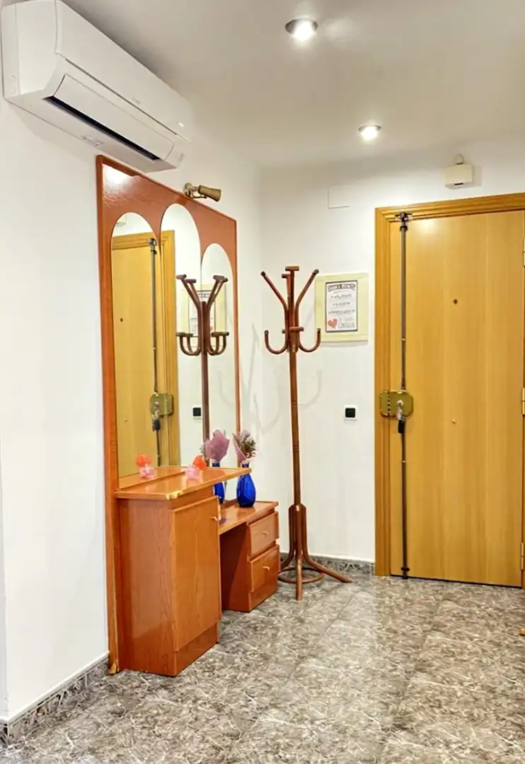 Flat for sale in L'Hospitalet de Llobregat  with Air Conditioner, Oven and Balcony