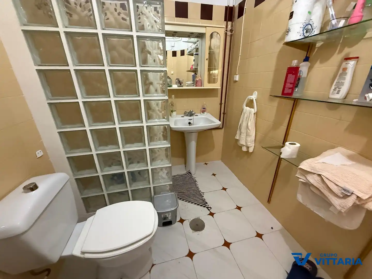 Badezimmer von Einfamilien-Reihenhaus zum Verkauf in Instinción mit Terrasse