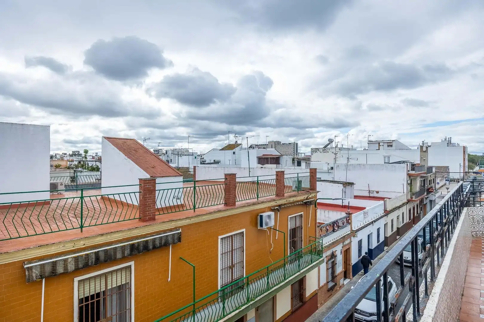 Exterior view of Flat for sale in Sevilla  with Air Conditioner, Terrace and Storage room
