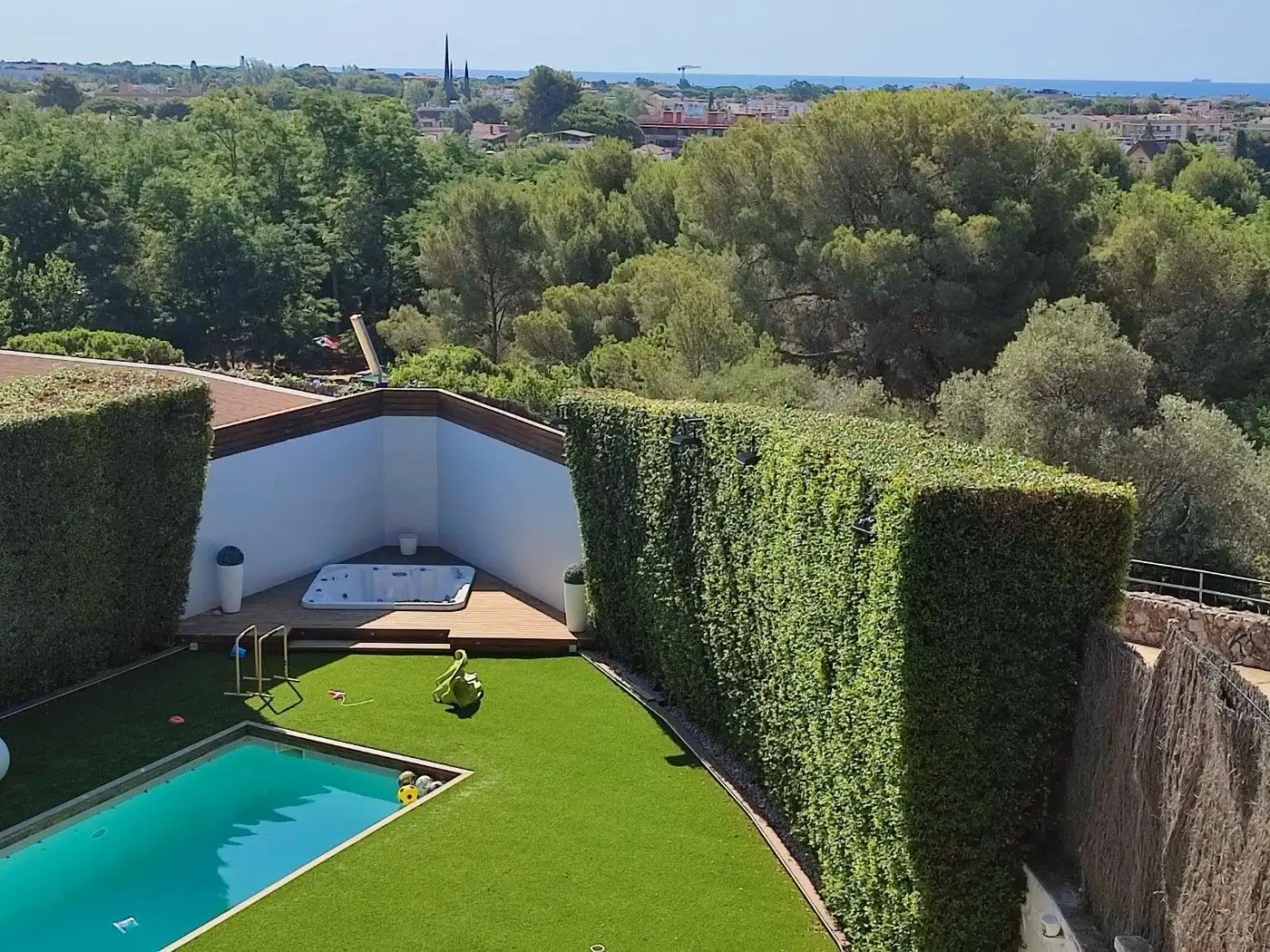 Swimming pool of Houses for sale in Castelldefels  with Air Conditioner, Heating and Private garden