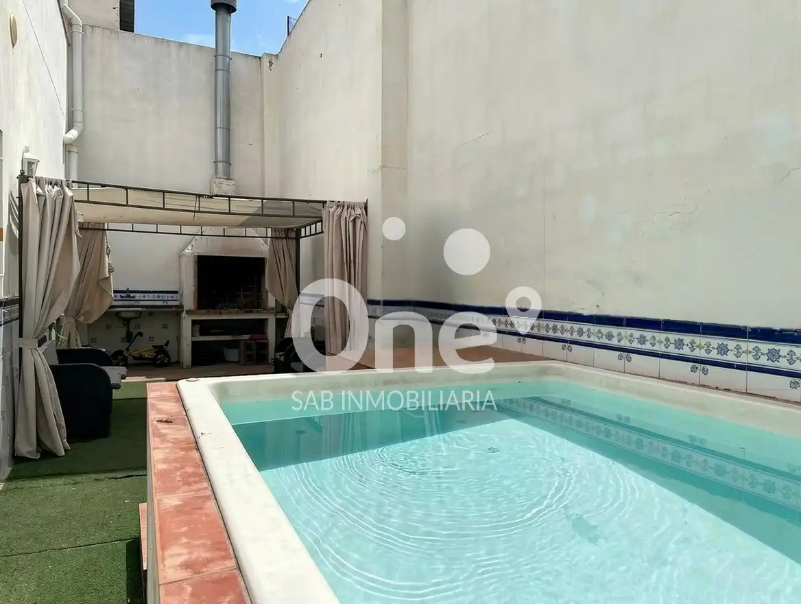 Piscina de Casa adosada en venda en San Antonio de Benagéber amb Aire condicionat, Calefacció i Terrassa