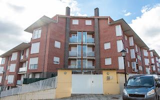 Vista exterior de Pis en venda en San Vicente de la Barquera amb Calefacció, Traster i Moblat