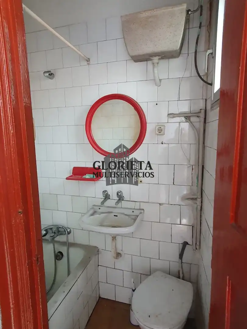 Bany de Casa adosada en venda en Vigo  amb Calefacció, Terrassa i Traster