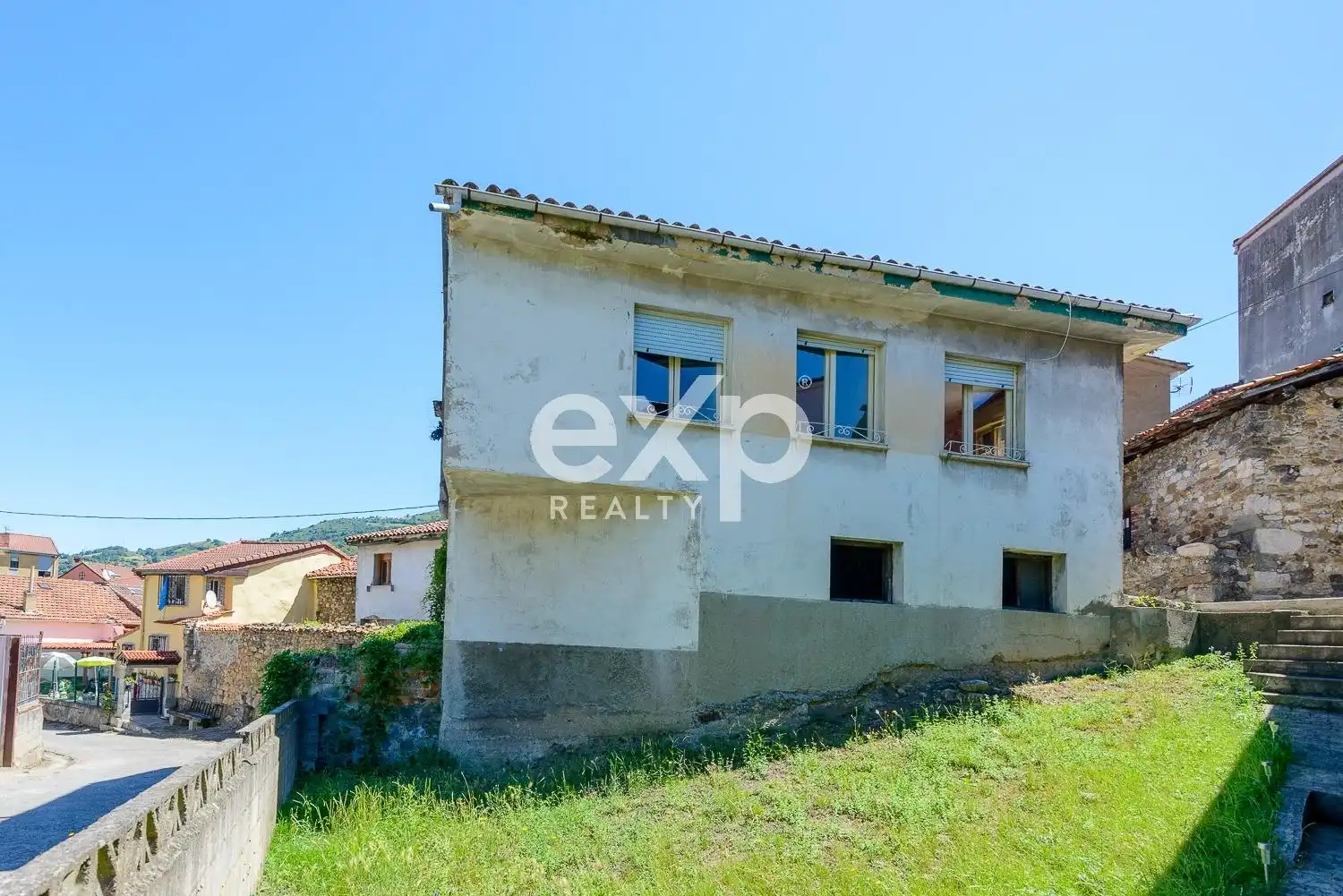 Vista exterior de Casa o xalet en venda en Lena amb Traster i Moblat