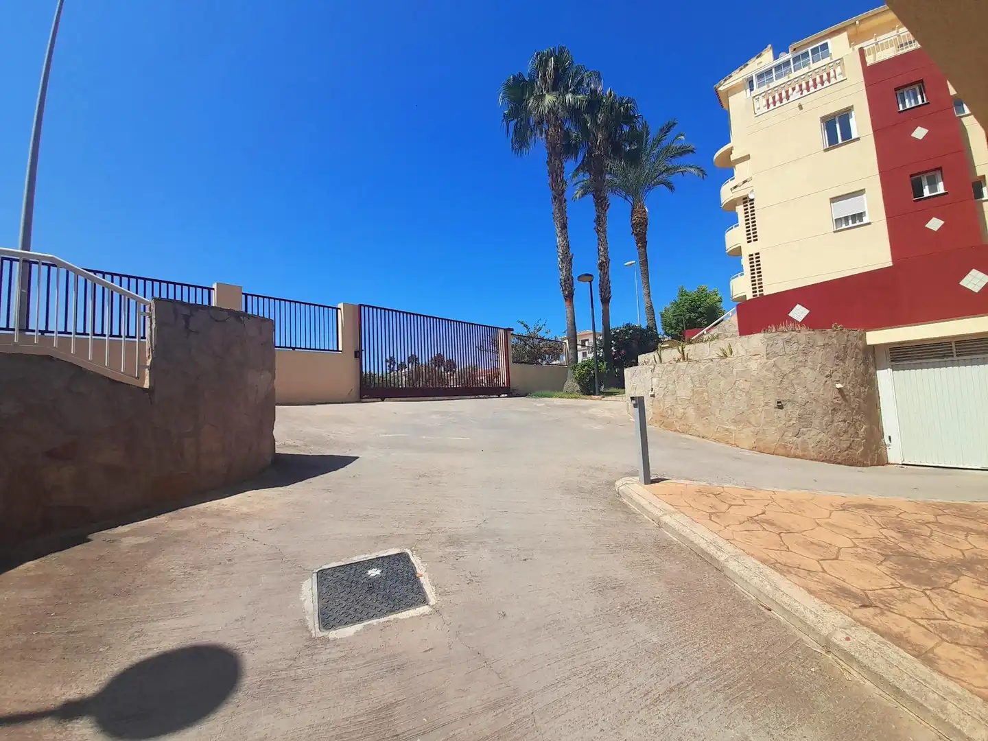 Parkplatz von Wohnungen zur Miete in Dénia mit Klimaanlage, Heizung und Privatgarten