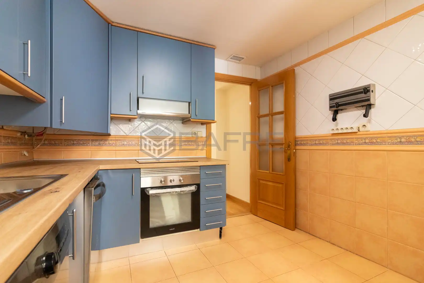 Kitchen of Flat for rent in Madrid  with Air Conditioner and Parquet flooring