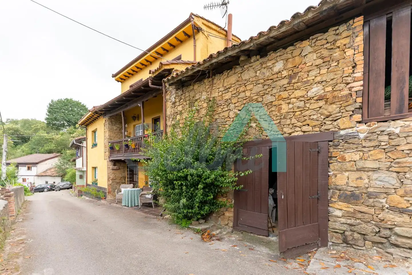 Vista exterior de Casa adosada en venda en Langreo amb Calefacció, Jardí privat i Parquet