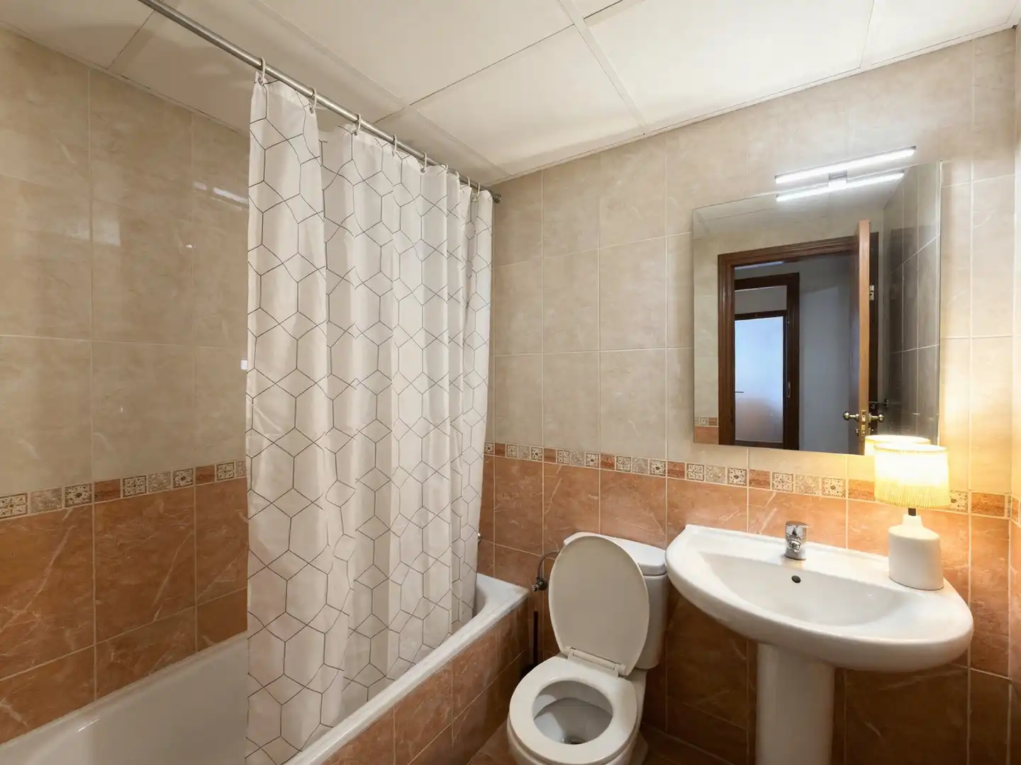 Baño de Piso en venta en Huelva con Aire acondicionado y Calefacción