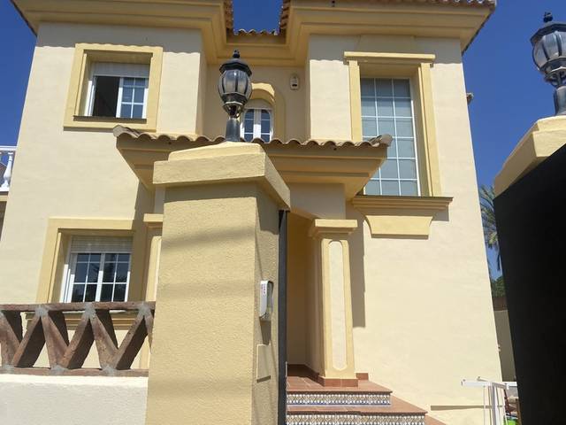 Casa-chalet en Alquiler en Costabella