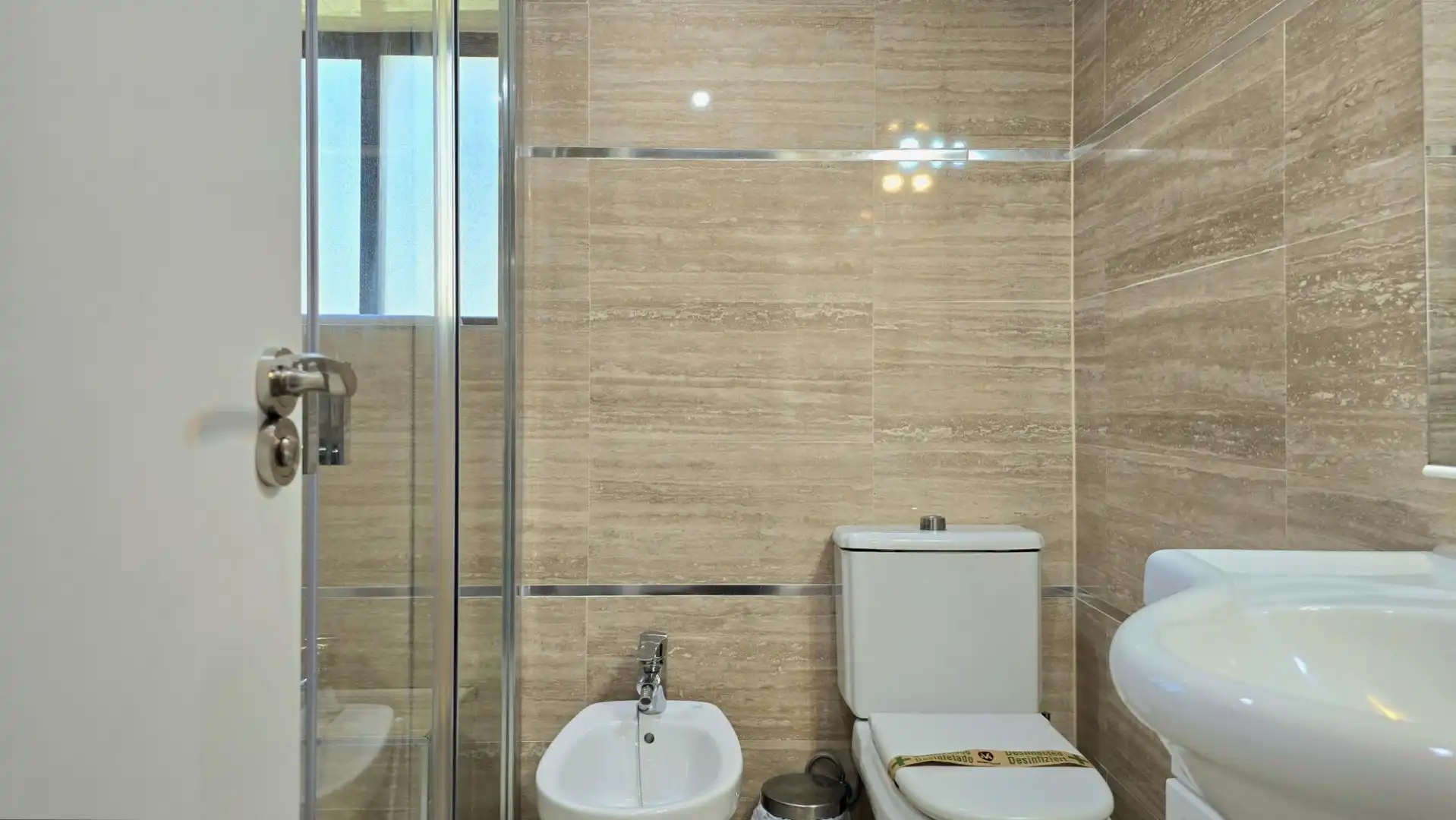 Badezimmer von Wohnungen zum Verkauf in Torremolinos mit Privatgarten, Möbliert und Gemeinschaftspool