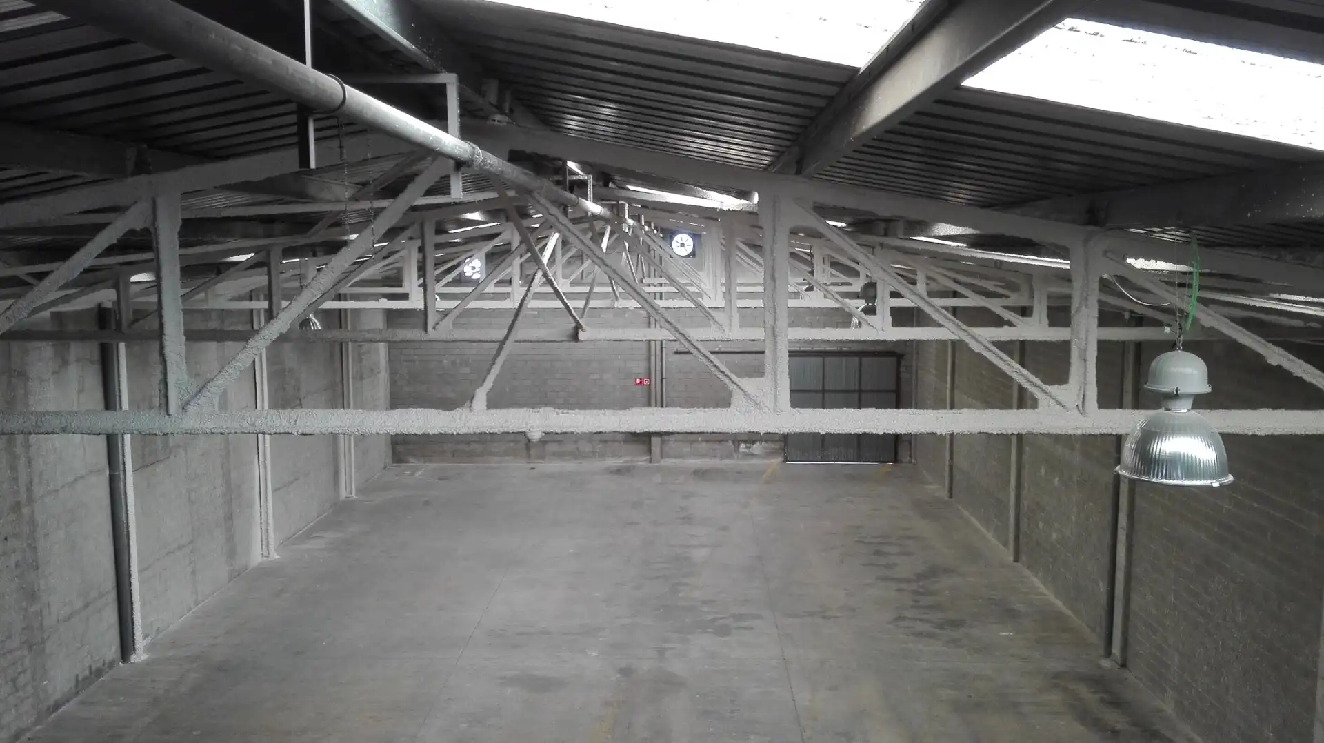 Fabrikhallen zur Miete in Sant Boi de Llobregat mit Heizung und Alarm