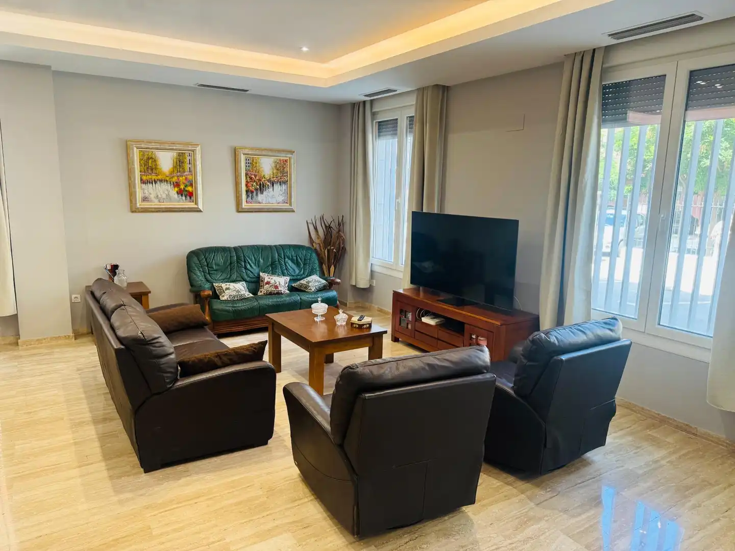 Sala d'estar de Planta baixa en venda en Sevilla amb Aire condicionat, Calefacció i Moblat