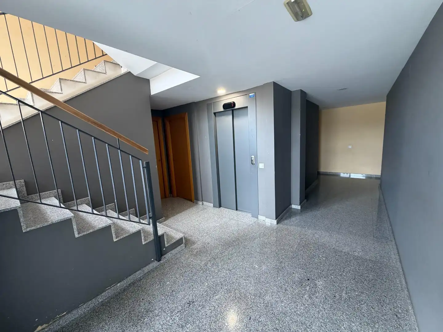Flat with terrace for sale in Carrer Carrer Calçada, imagen 2