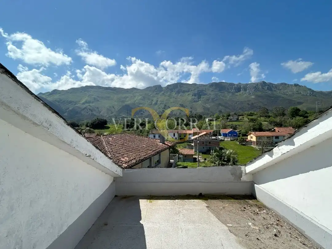 Vista exterior de Casa o xalet en venda en Llanes amb Calefacció, Jardí privat i Traster