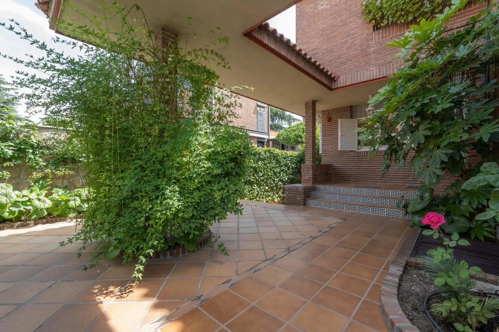 Casa aparellada amb piscina en venda a Avenida Europa, imagen 5