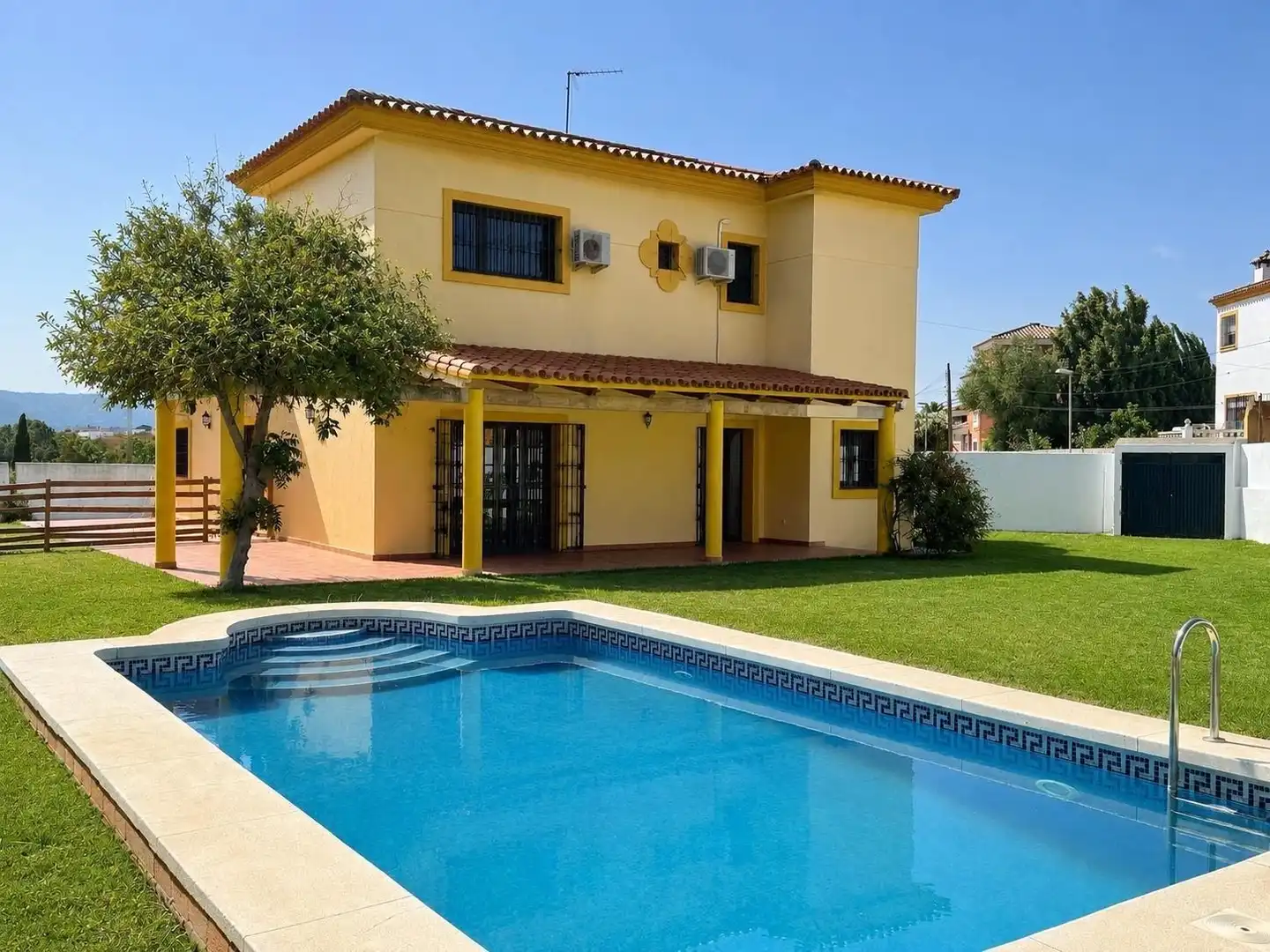 Vista exterior de Casa o chalet en venta en Algeciras con Jardín privado, Trastero y Piscina