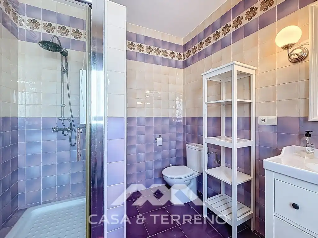 Baño de Casa adosada en venta en Salares con Terraza