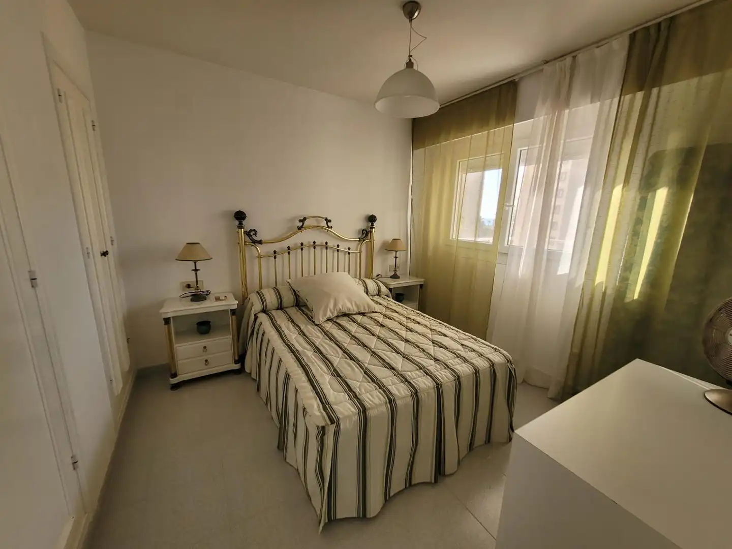 Schlafzimmer von Wohnungen zur Miete in Alicante / Alacant mit Privatgarten, Möbliert und Balkon